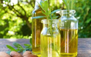 advantages-of-almond-oil-for-hair-and-its-uses