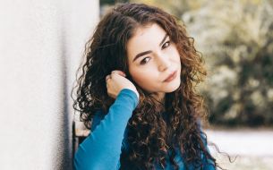 what-you-need-to-know-about-wolf-cut-curly-hair